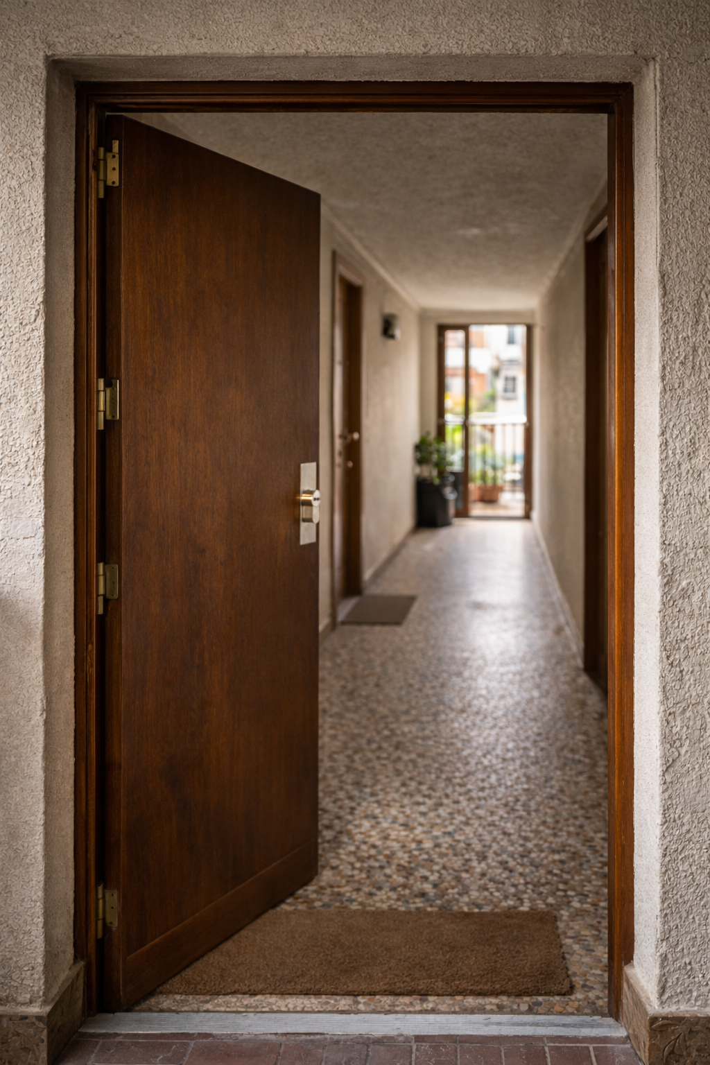 puerta de piso abierta por un cerrajero